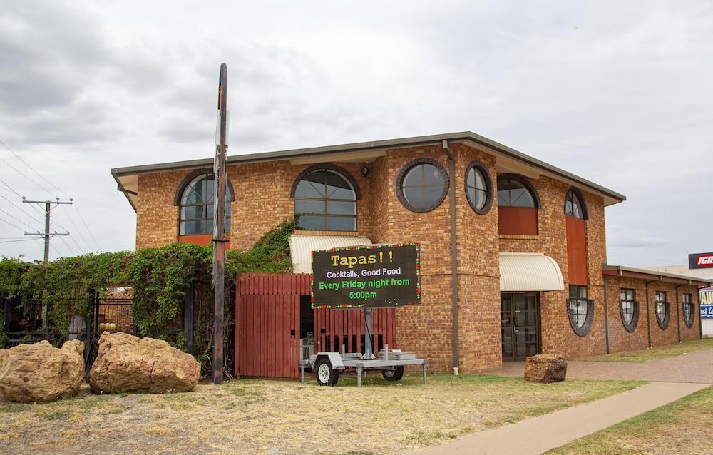 Western Gateway Motel And Apartments Emerald Exterior photo