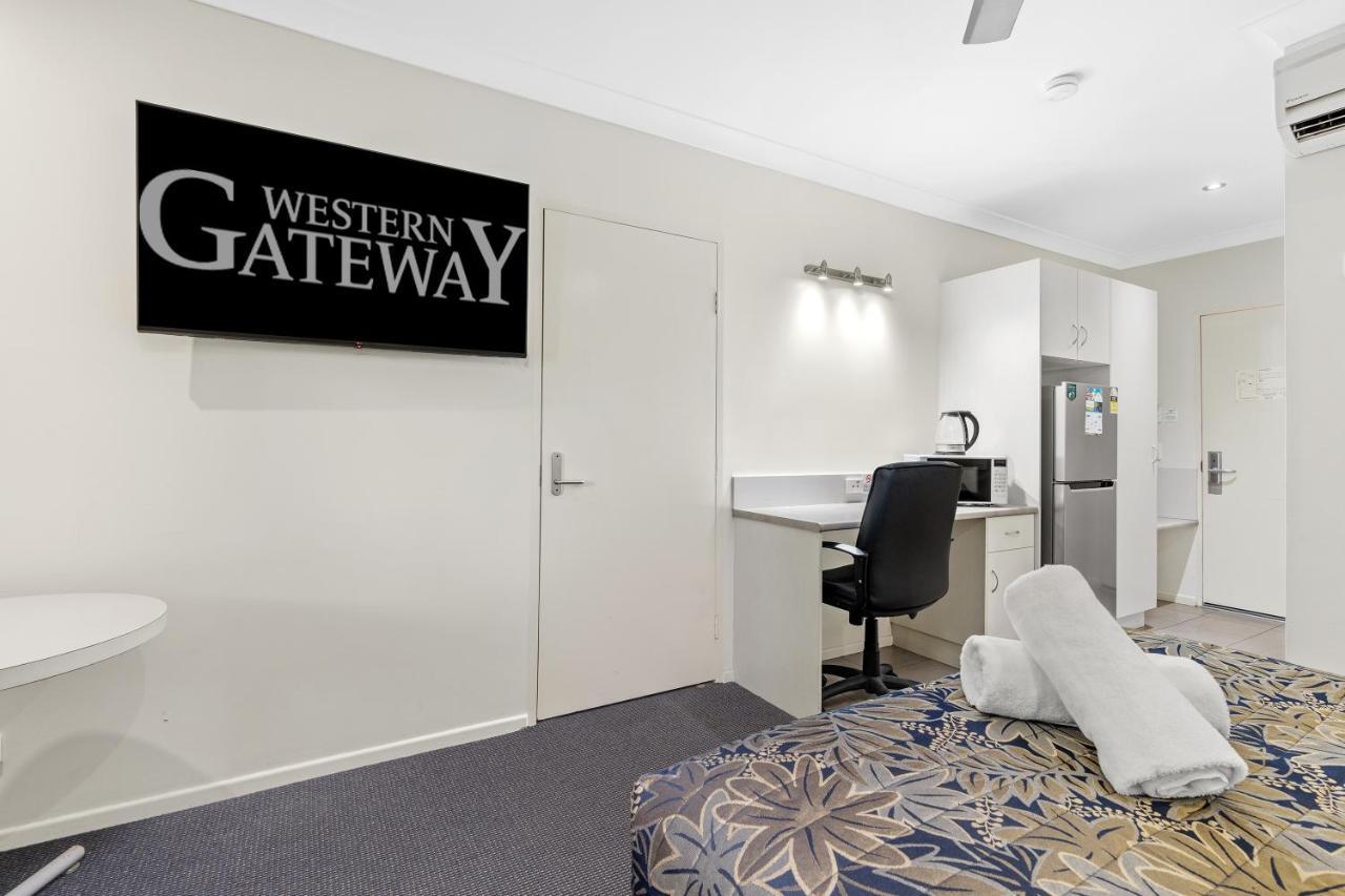 Western Gateway Motel And Apartments Emerald Exterior photo